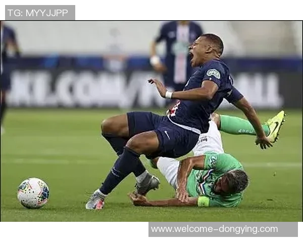 德容因放铲踢到姆巴佩小腿被红牌罚下即将进入补时的紧张局势